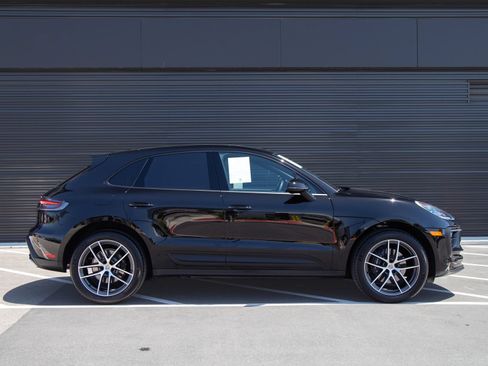 Certified 2025 Porsche Macan AWD/4WD image 8