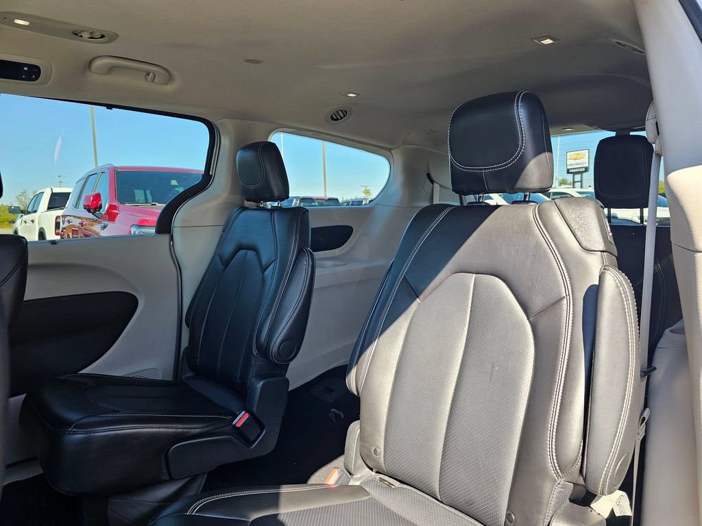 Used 2024 Chrysler Pacifica Touring-L FWD image 20