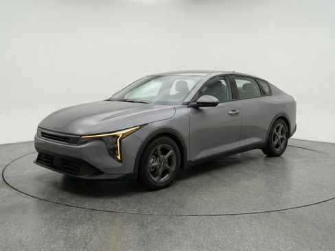 Used 2025 Kia K4 LXS image 3
