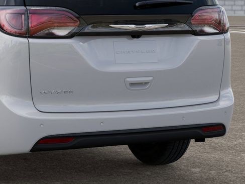New 2026 Chrysler Voyager LX image 20