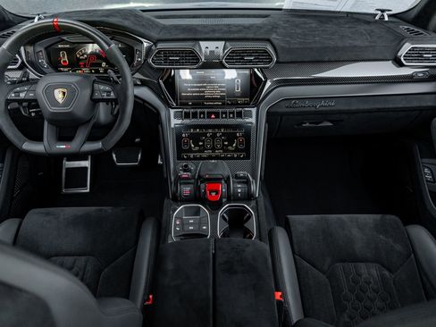 Used 2023 Lamborghini Urus Performante AWD/4WD image 4