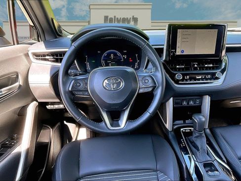Used 2025 Toyota Corolla Cross AWD Hybrid w/ Convenience Package image 5