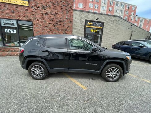 Used 2020 Jeep Compass Latitude AWD/4WD image 2