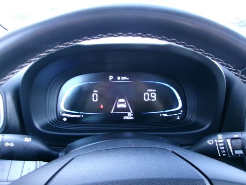 Used 2024 Hyundai Venue SEL FWD image 8