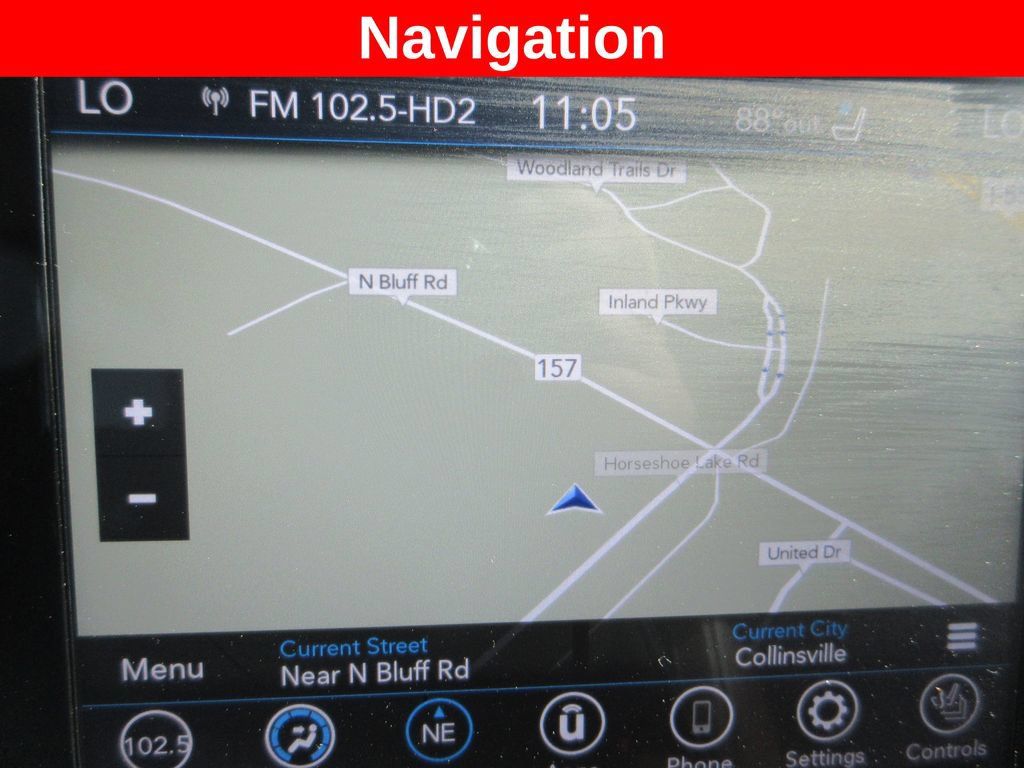 Used 2019 Chrysler Pacifica Limited w/ Tire & Wheel Group FWD image 17