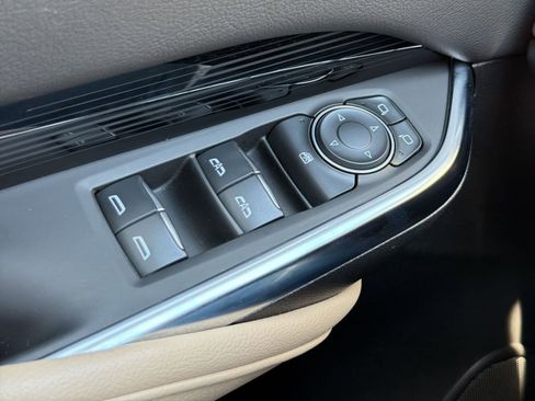Certified 2024 Cadillac XT4 Luxury FWD image 12