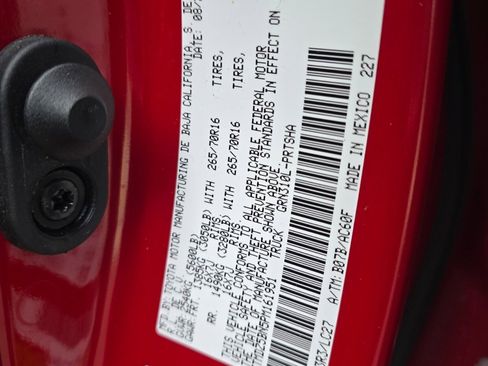 Used 2023 Toyota Tacoma TRD Off-Road w/ TRD Premium Off Road Package image 32