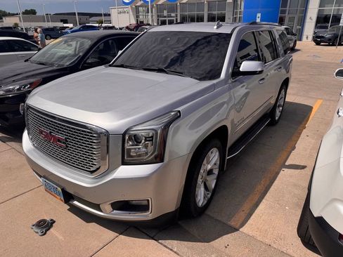 Used 2017 GMC Yukon Denali AWD/4WD image 8