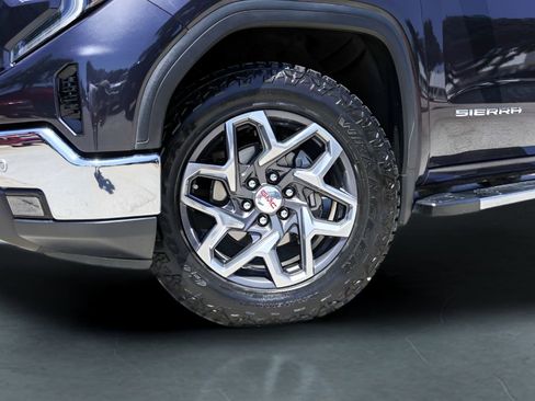 Used 2023 GMC Sierra 1500 SLT AWD/4WD image 4