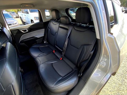 Certified 2022 Jeep Compass Latitude w/ Convenience Group image 19