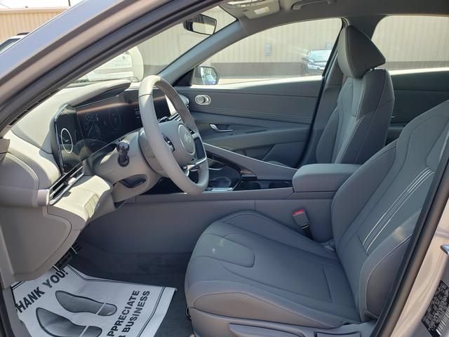 Certified 2025 Hyundai Elantra SEL FWD image 7