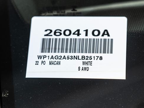 Certified 2022 Porsche Macan S AWD/4WD image 28