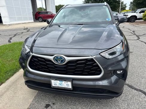Used 2023 Toyota Highlander XLE AWD/4WD image 4