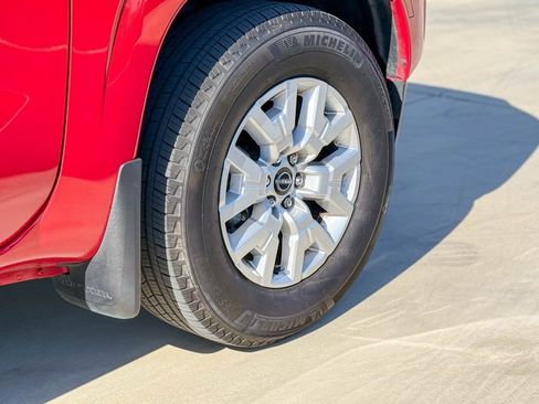 Used 2024 Nissan Frontier SV w/ SV Convenience Package image 11