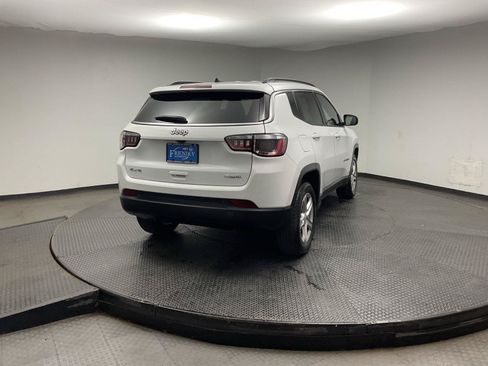 Used 2024 Jeep Compass Latitude AWD/4WD image 7