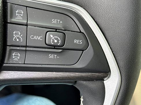 Used 2023 Jeep Grand Cherokee 4WD 4xe w/ Luxury Tech Group II image 18