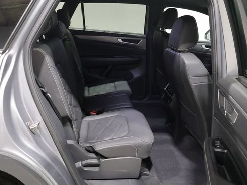 Used 2025 Volkswagen Atlas Cross Sport SE AWD/4WD image 21