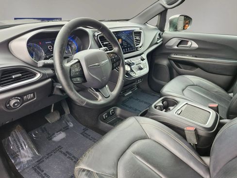 Used 2019 Chrysler Pacifica Touring-L Plus w/ S Appearance Package FWD image 10