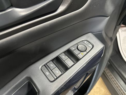 Used 2025 Nissan Pathfinder SV AWD/4WD image 15