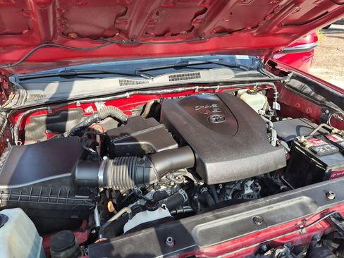 Used 2020 Toyota Tacoma TRD Off-Road w/ Technology Package AWD/4WD image 18