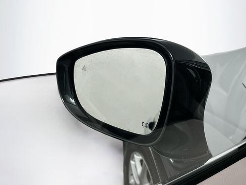Used 2024 Chrysler Pacifica Touring-L FWD image 16