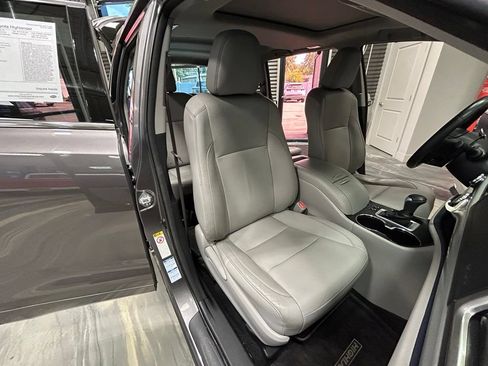 Used 2015 Toyota Highlander XLE AWD/4WD image 3
