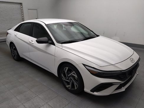 Used 2025 Hyundai Elantra Sport FWD image 13