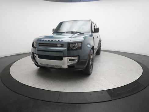 Used 2025 Land Rover Defender 110 S AWD/4WD image 12