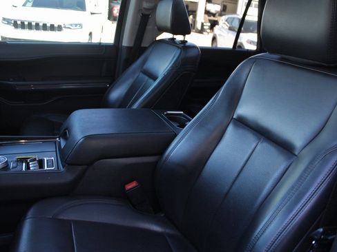 Used 2022 Ford Expedition XLT image 14