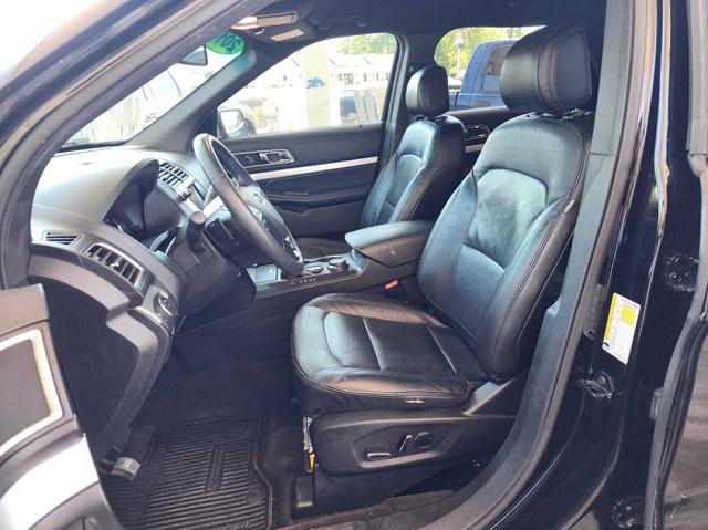 Used 2016 Ford Explorer XLT w/ Equipment Group 202A AWD/4WD image 11