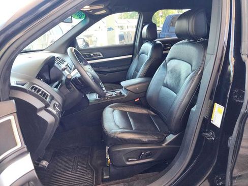 Used 2016 Ford Explorer XLT w/ Equipment Group 202A AWD/4WD image 11