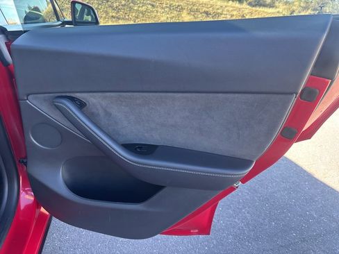 Used 2020 Tesla Model Y Long Range image 15