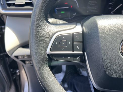 Used 2024 Toyota Sienna XLE FWD image 19