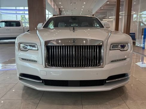 Used 2017 Rolls-Royce Dawn RWD image 2