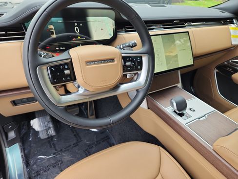 New 2025 Land Rover Range Rover SE image 15