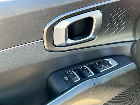 Certified 2025 Kia Sorento EX image 17