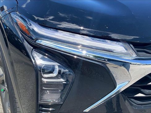 Used 2025 Chevrolet Trax LT w/ Driver Confidence Package FWD image 25