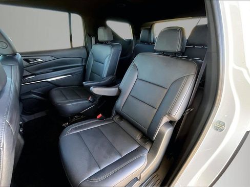 Used 2025 Chevrolet Traverse LT FWD image 22