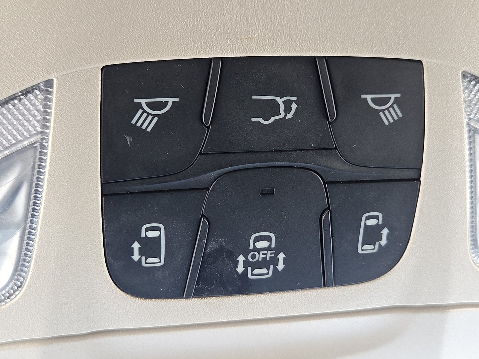 Used 2023 Chrysler Pacifica Touring-L FWD image 18