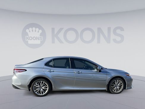 Used 2018 Toyota Camry XLE image 5