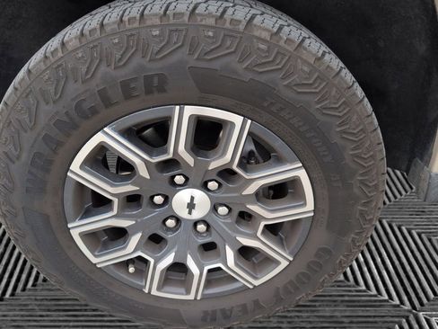 Used 2023 Chevrolet Colorado Z71 w/ Z71 Convenience Package 2 image 14