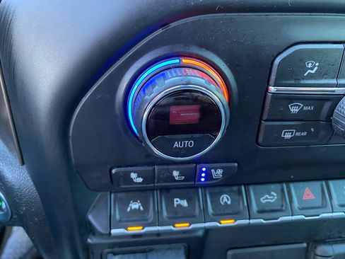 Used 2020 Chevrolet Silverado 1500 High Country w/ Technology Package image 28