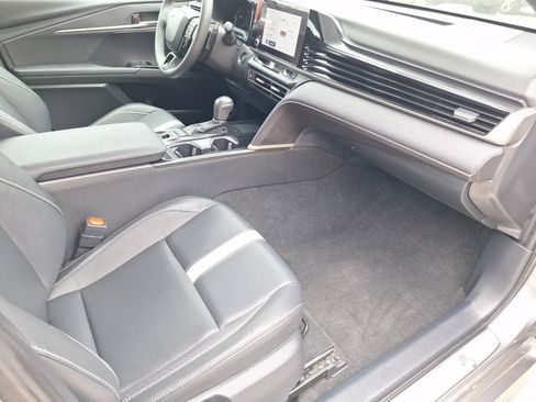 Used 2025 Toyota Camry SE w/ Convenience Package FWD image 31