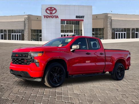 Used 2025 Chevrolet Silverado 1500 Custom image 2