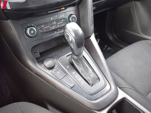 Used 2018 Ford Focus SE w/ Cold Weather Package image 20