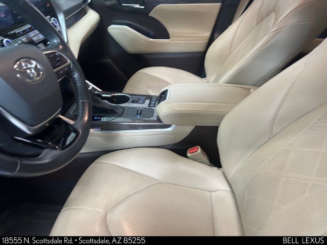 Used 2021 Toyota Highlander Platinum AWD/4WD image 18