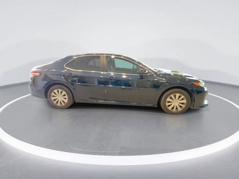 Used 2020 Toyota Camry LE w/ Carpet Mat Package FWD image 9