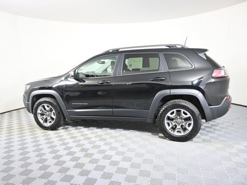 Used 2019 Jeep Cherokee Trailhawk image 3