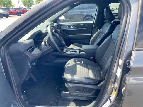 Used 2025 Ford Explorer ST-Line w/ ST-Line Street Pack AWD/4WD image 8