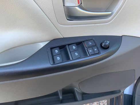 Used 2020 Toyota Sienna LE image 12